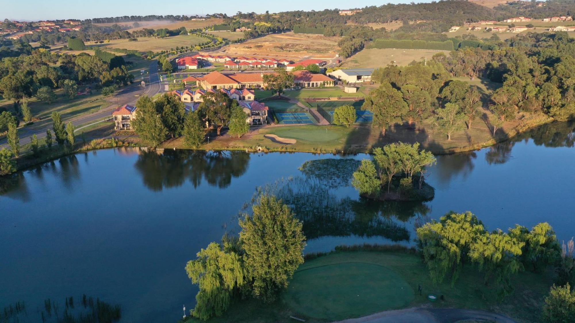 Hidden Valley Resort Wallan Екстер'єр фото